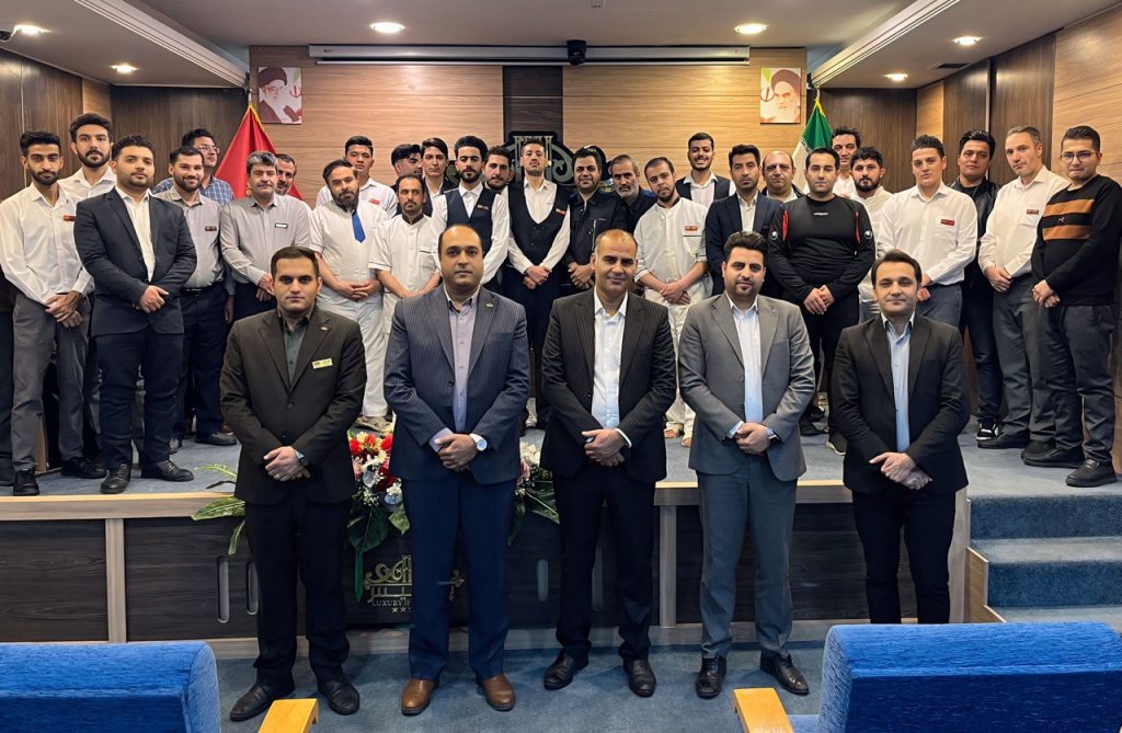 تقدیر از پرسنل اقا در روز مرد